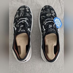 Men's Heydude size 11 shoe